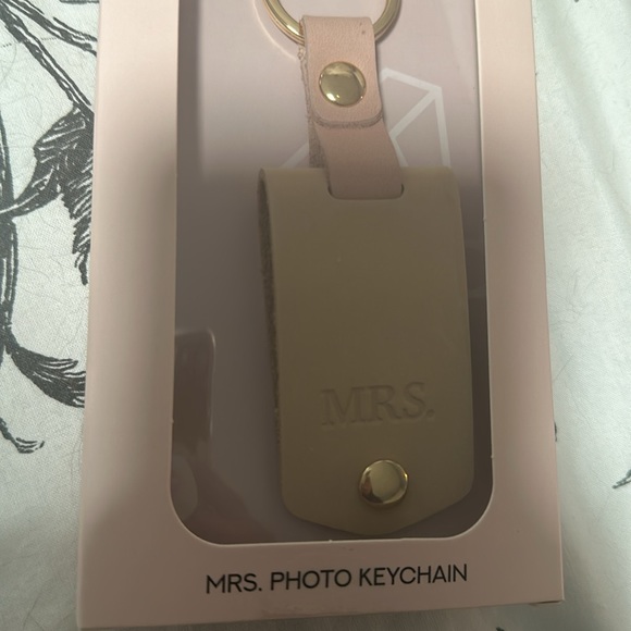 NWT MRS. Photo Keychain - Picture 2 of 4